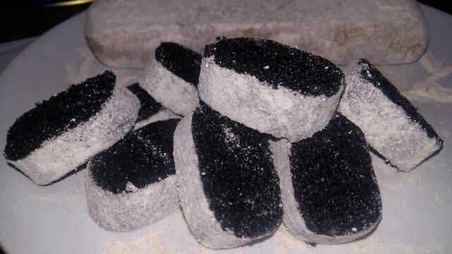 Resep ladu ketan hitam, legit, manis dan gurih perpaduan dari kelapa,mudah di buat untuk keluarga
