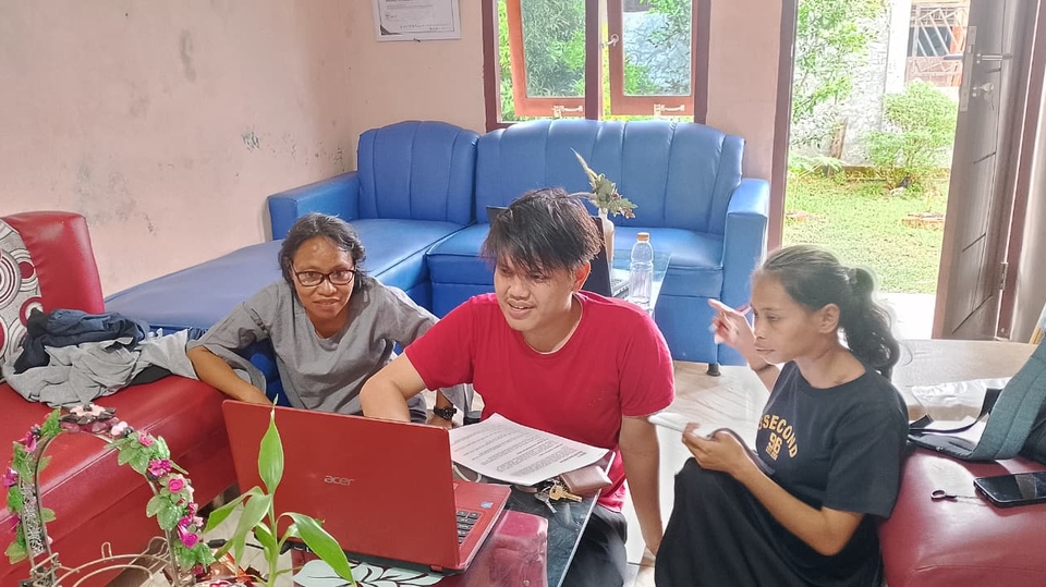 Bantu salah satu pelaku usaha kecil memiliki laman web dan mendampingi cara kelola kontennya
