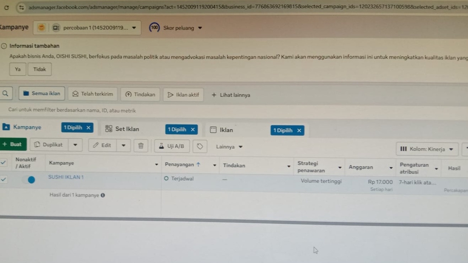 menyiapkan konten promosi brand sushi