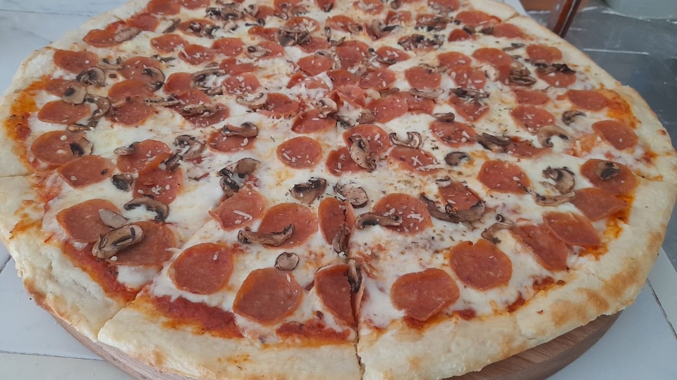 Pizza uk 53 cm pepperoni mushroom