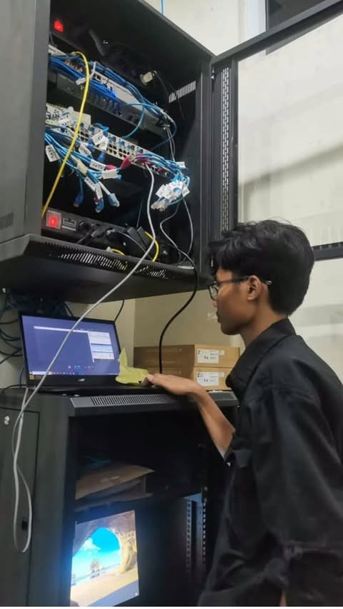 Installasi Jaringan pada Global Indonesia School
- Load Balance
- VLAN
- Routing
- Dll