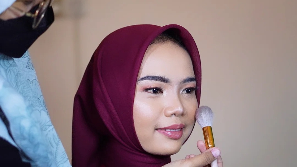 Saya seorang MUA untuk wilayah surabaya