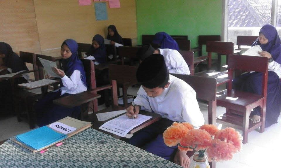 Proses penilaian akhir semester 