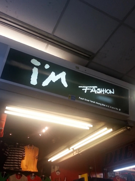 Digital Marketing - Fashion Brand Specialist - 4