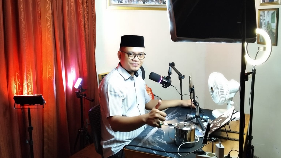Jasa Freelance Host Live Streaming TikTok & Shopee - Host Talent