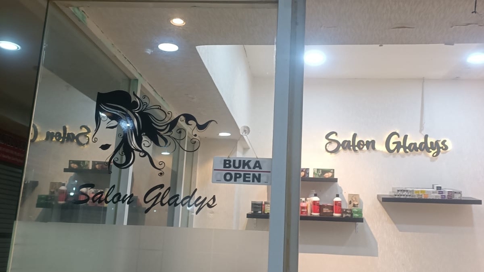 Saya Membuka usaha salon sendiri