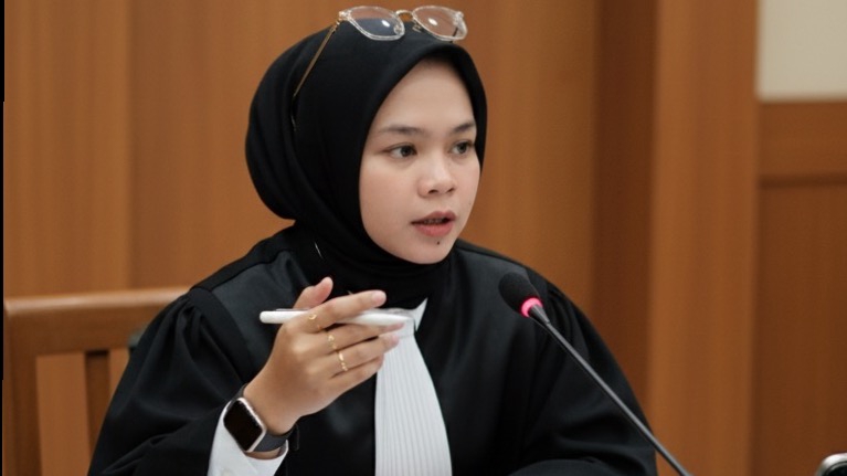 Saya adalah seorang Advokat yang aktif beracara di litigasi maupun non litigasi.