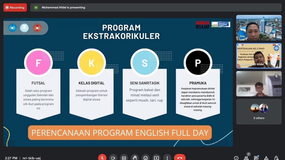 Presentasi sebagai Narasumber Praktik Baik