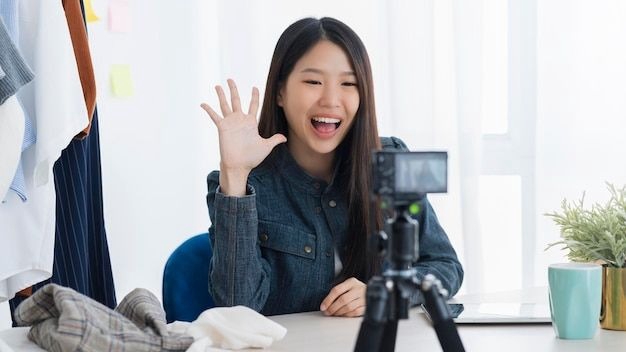 Jasa Freelance Host Live Streaming TikTok & Shopee - Host live 