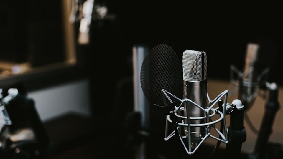 Jasa Voice Over, Dubbing, dan Pengisi Suara Video - Pekerjaan Voice Over Talent