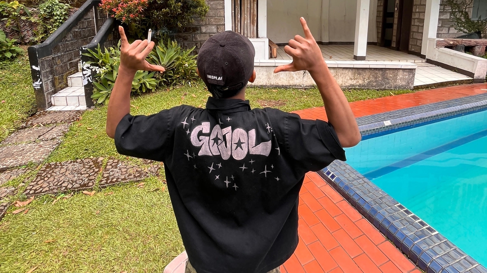 desain logo atau baju