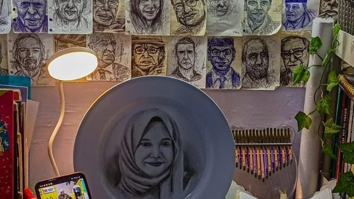 Buat hiasan dindingmu lebih menarik dengan sketsa wajah!