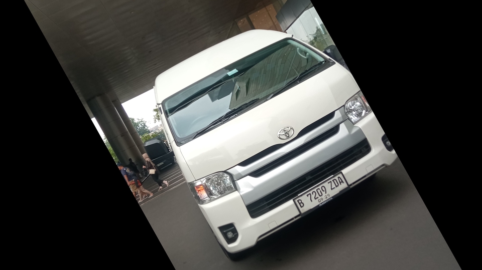 Hiace Commuter 16 seat