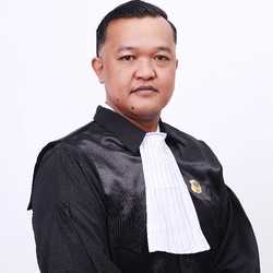 Darwin Tampubolon SH